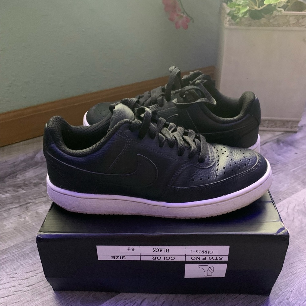 Nike Women's Court Vision Low